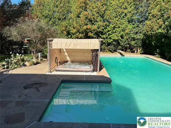 $635,000 | 4861 Waterfall Drive, Lower Macungie Township, PA 18062
