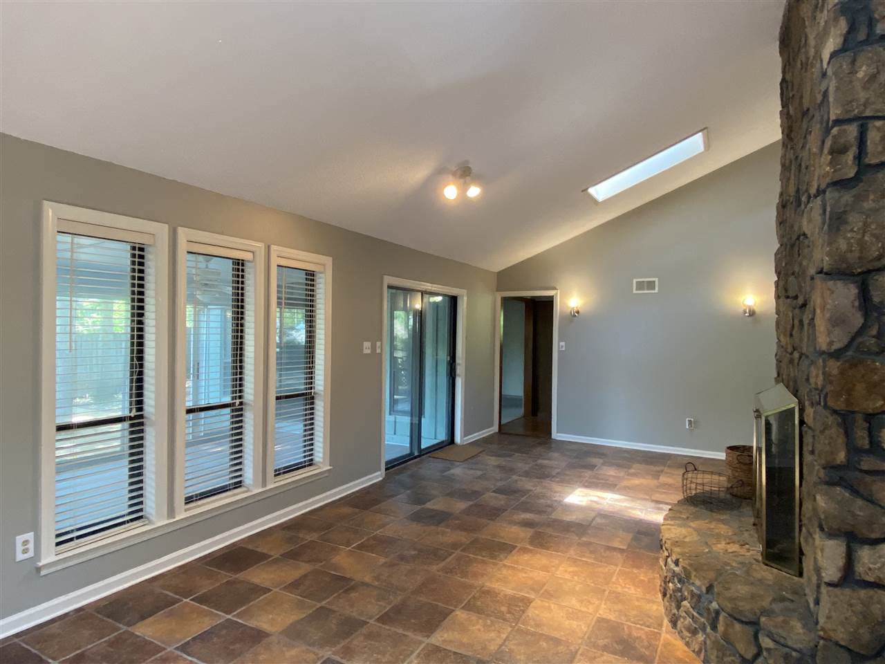 3020 Canyon Road Memphis, TN 38134 - Photo 4 of 24