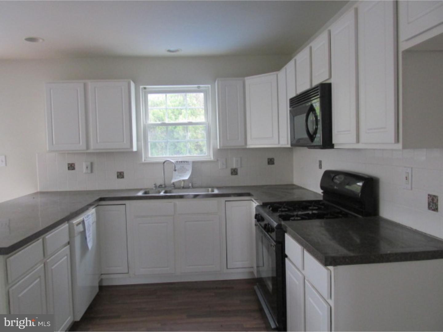 147 Crossing Way Lindenwold, NJ 08021 - Photo 13 of 25 Kitchen