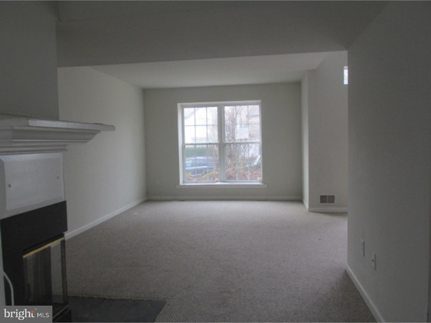 147 Crossing Way Lindenwold, NJ 08021 - Photo 15 of 25 Living Room