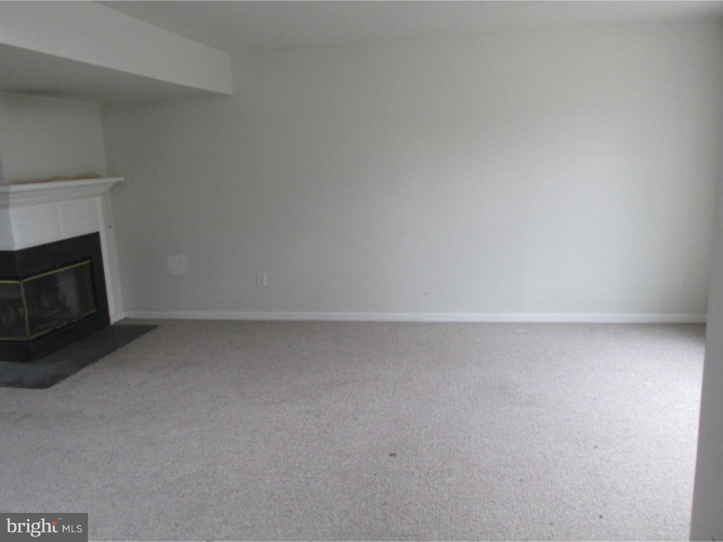 147 Crossing Way Lindenwold, NJ 08021 - Photo 16 of 25 Living Room