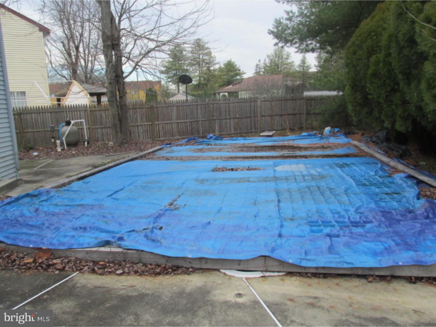 147 Crossing Way Lindenwold, NJ 08021 - Photo 21 of 25 Pool