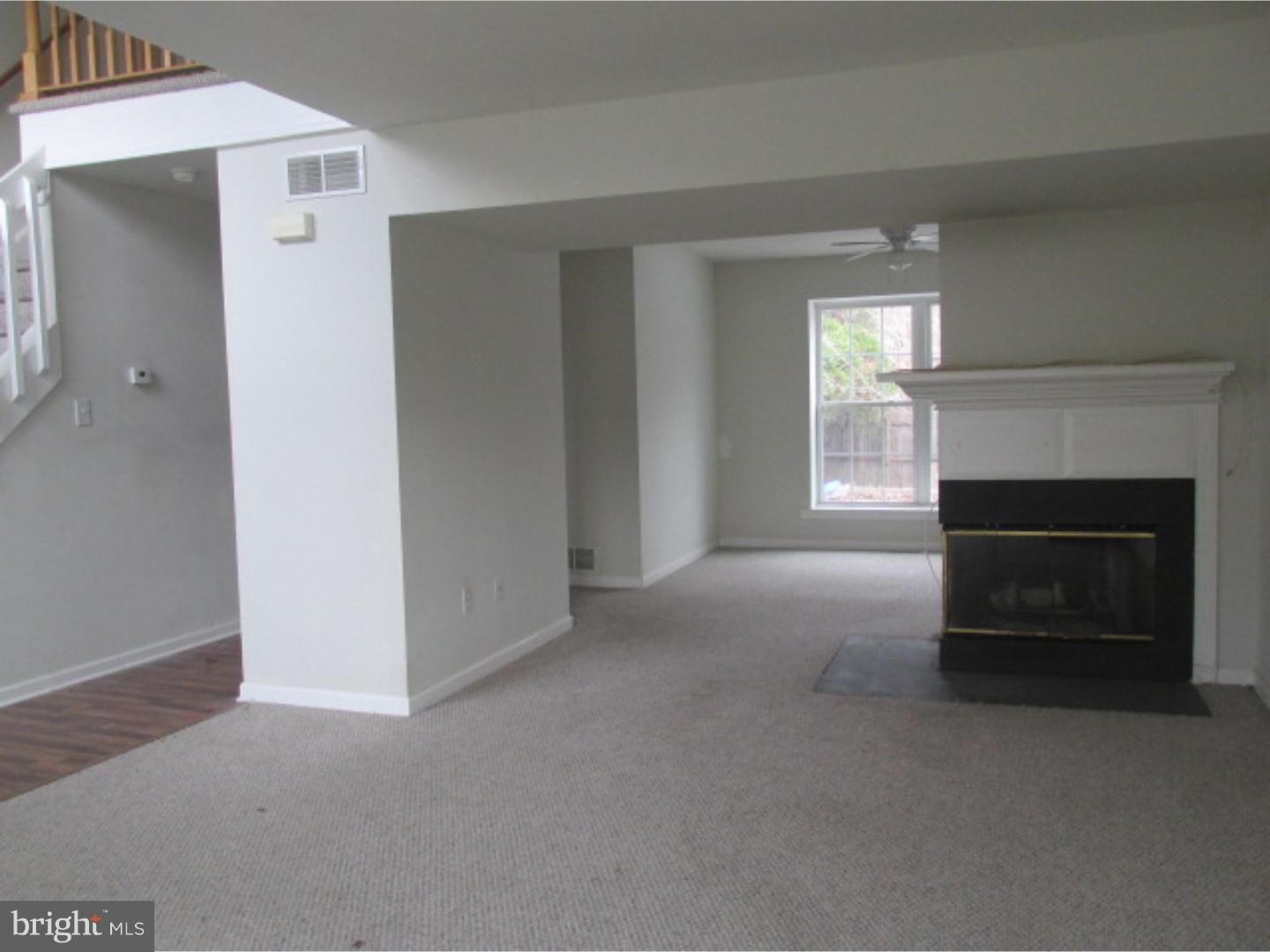 147 Crossing Way Lindenwold, NJ 08021 - Photo 22 of 25 Living Room