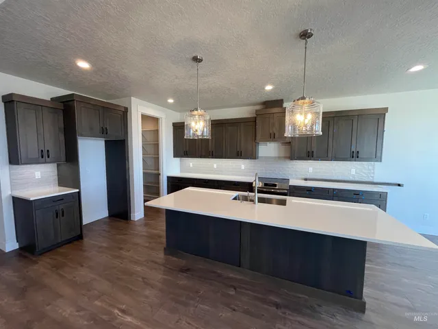 $699,900 | 375 South Strut Way, Boise, ID 83716