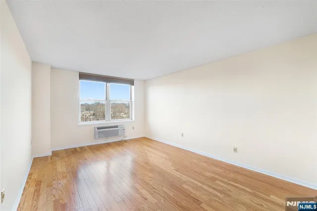 $449,000 | 300 Main Street, Unit 811, Little Falls, NJ 07424