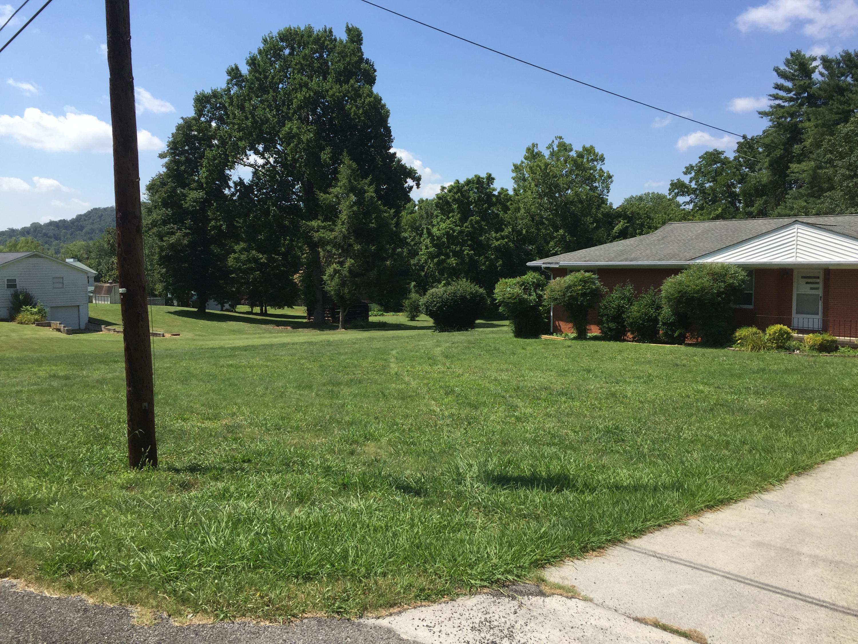 123 Henley Road Oak Ridge, TN 37830 - Photo 3 of 3 47072626-76CA-43A3-82C1-8CE9F71A1D9D