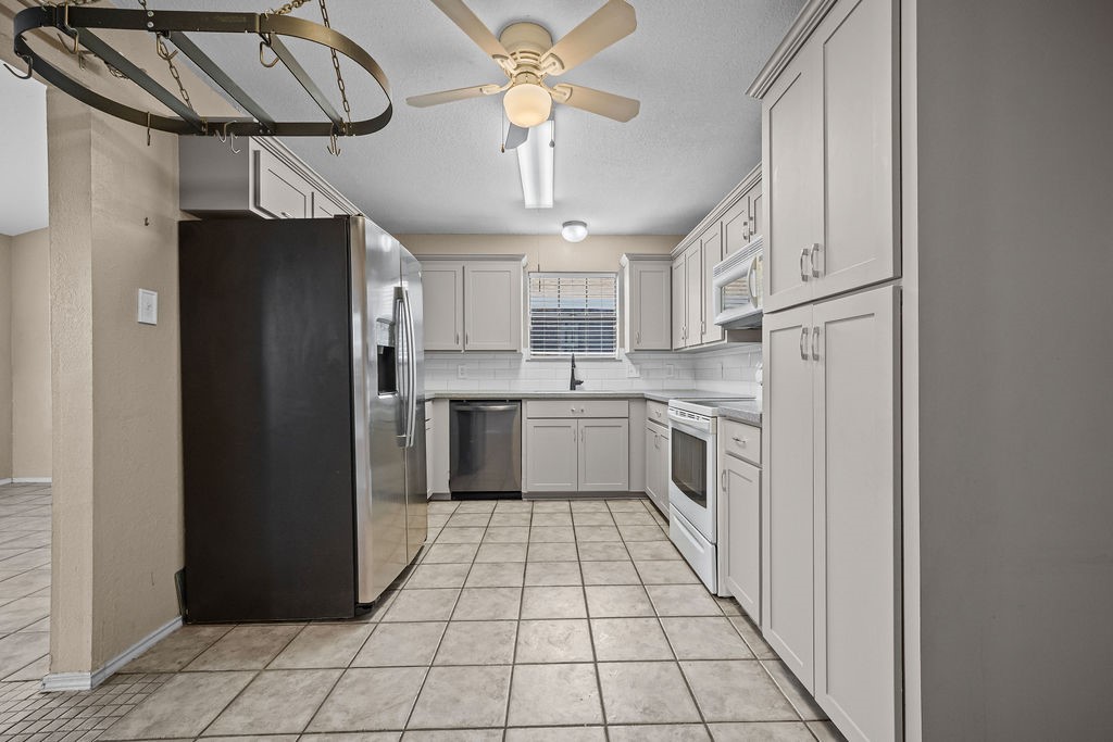 7345 Windy Ridge Drive Corpus Christi, TX 78413 - Photo 8 of 25 Refrigerator to convey
