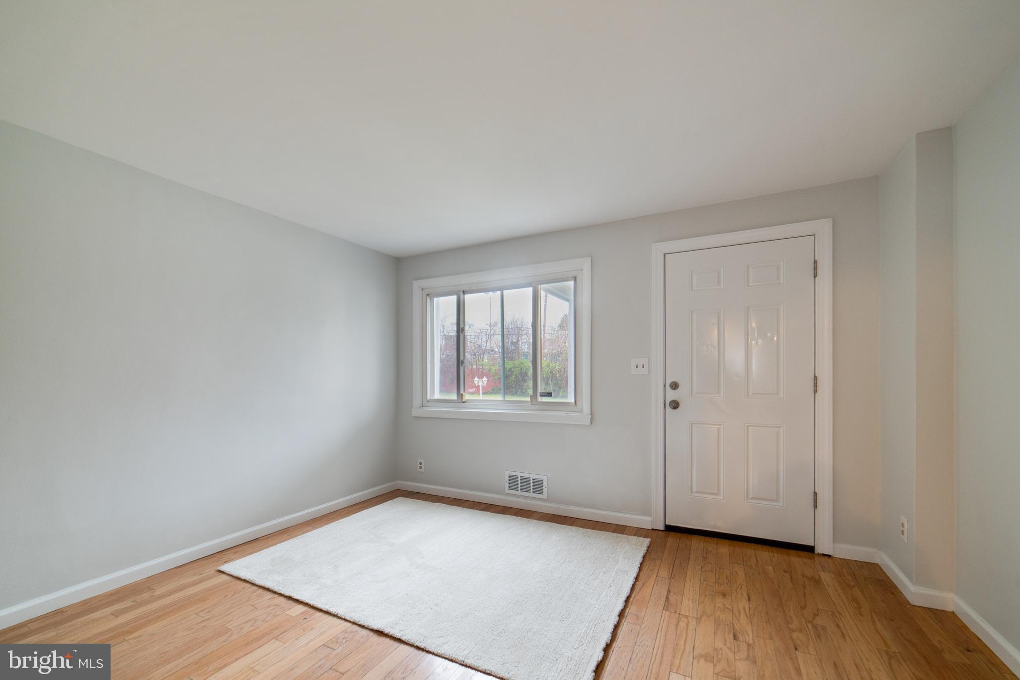 3205 Georgetown Road Baltimore, MD 21230 - Photo 2 of 15 Living room with space for a sectional