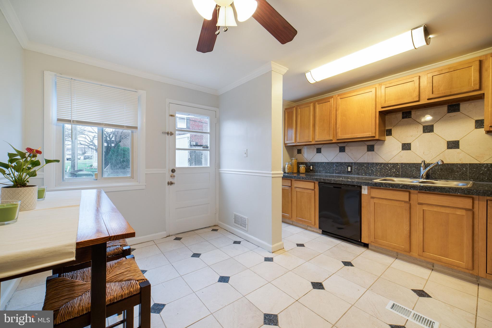 3205 Georgetown Road Baltimore, MD 21230 - Photo 4 of 15 Spacious eat in kitchen