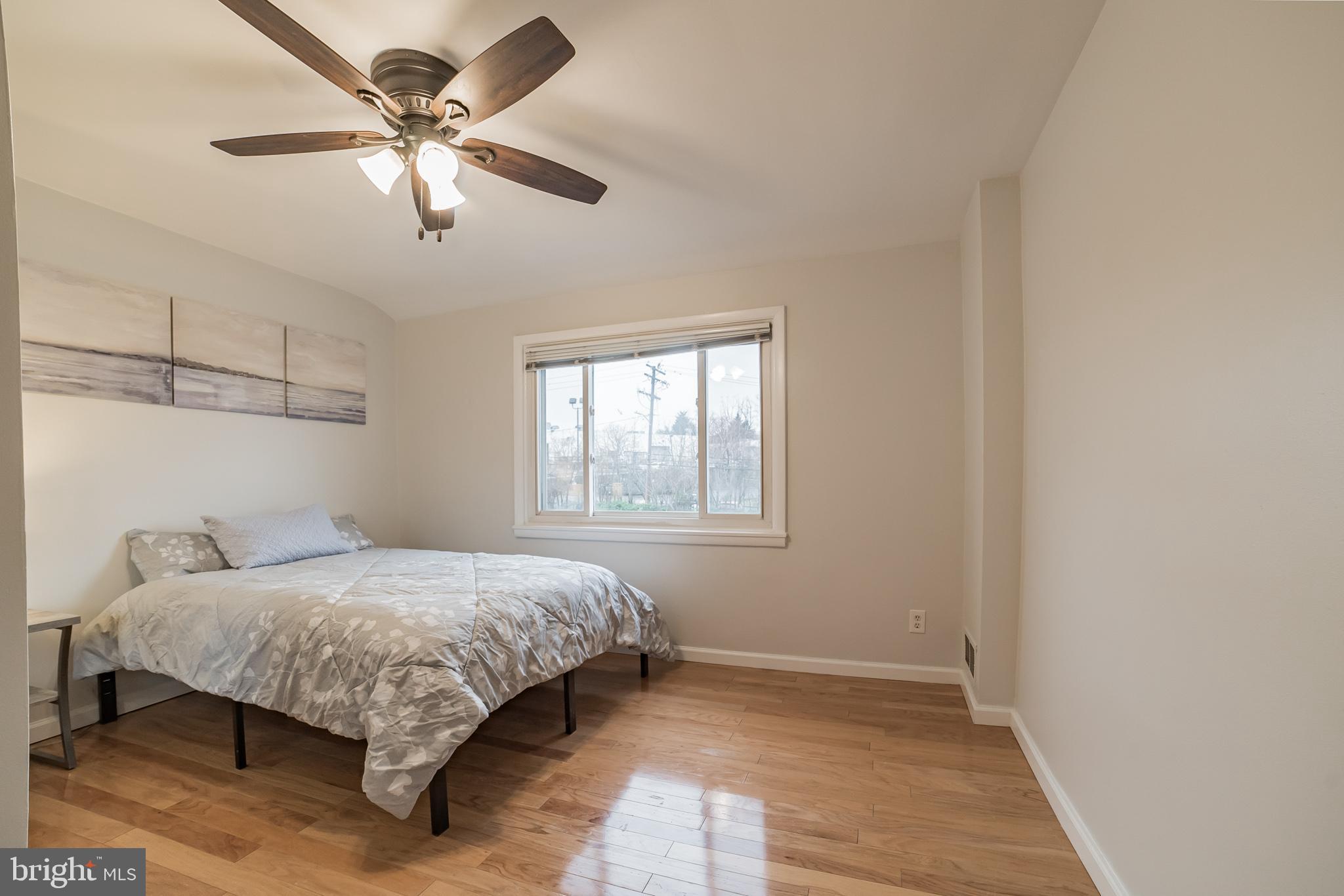 3205 Georgetown Road Baltimore, MD 21230 - Photo 8 of 15 Primary bedroom with natural light