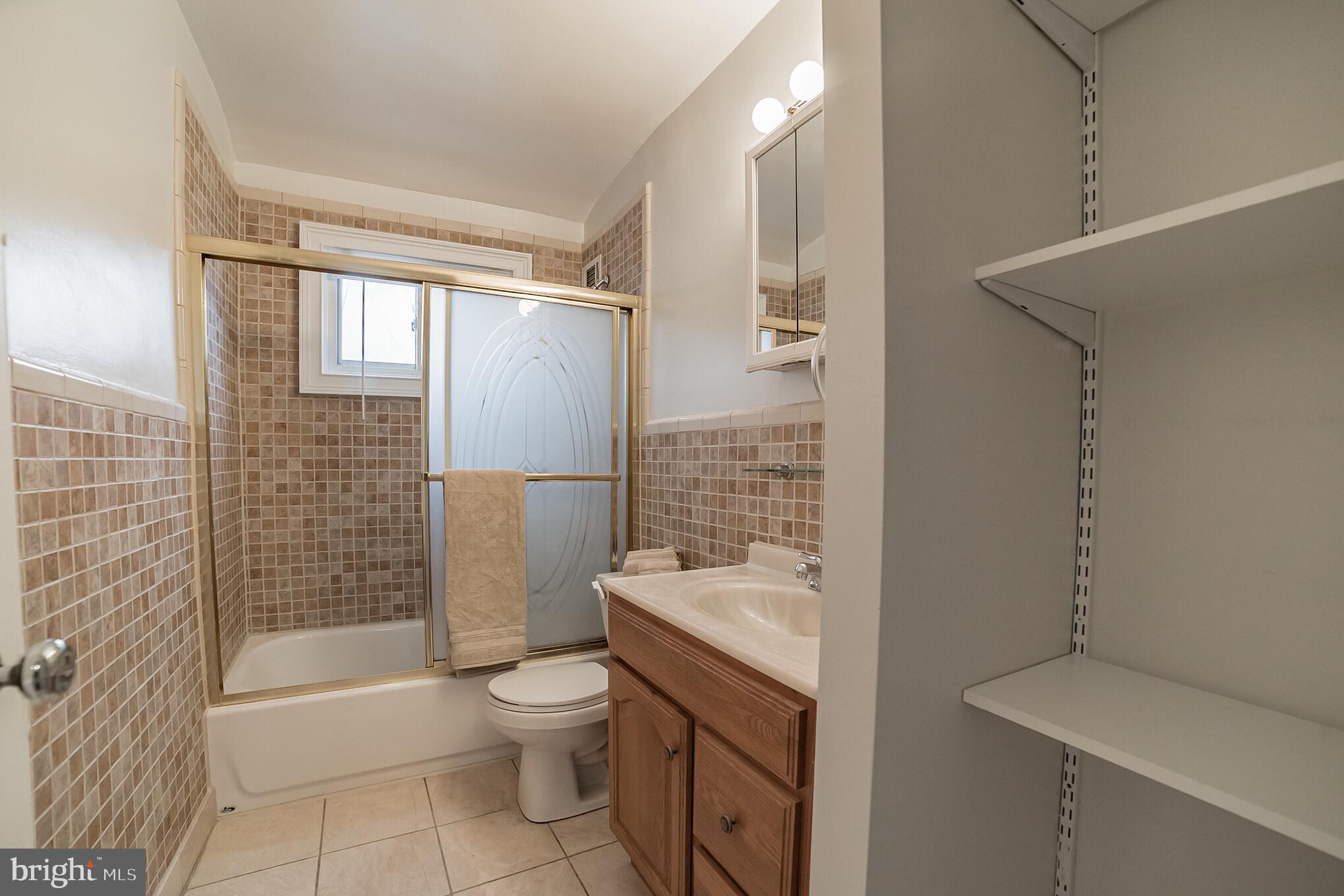 3205 Georgetown Road Baltimore, MD 21230 - Photo 9 of 15 Bathroom with ceramic tile