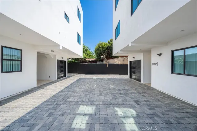 $2,625 | 1039 West 43rd Street, Unit 2, Los Angeles, CA 90012