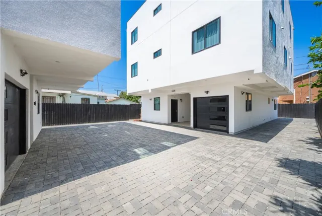 $2,625 | 1039 West 43rd Street, Unit 2, Los Angeles, CA 90012