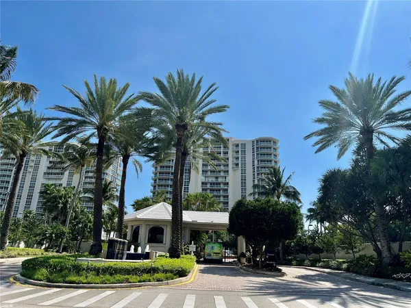 $6,950 | 6001 North Ocean Drive, Unit 706, Hollywood, FL 33019