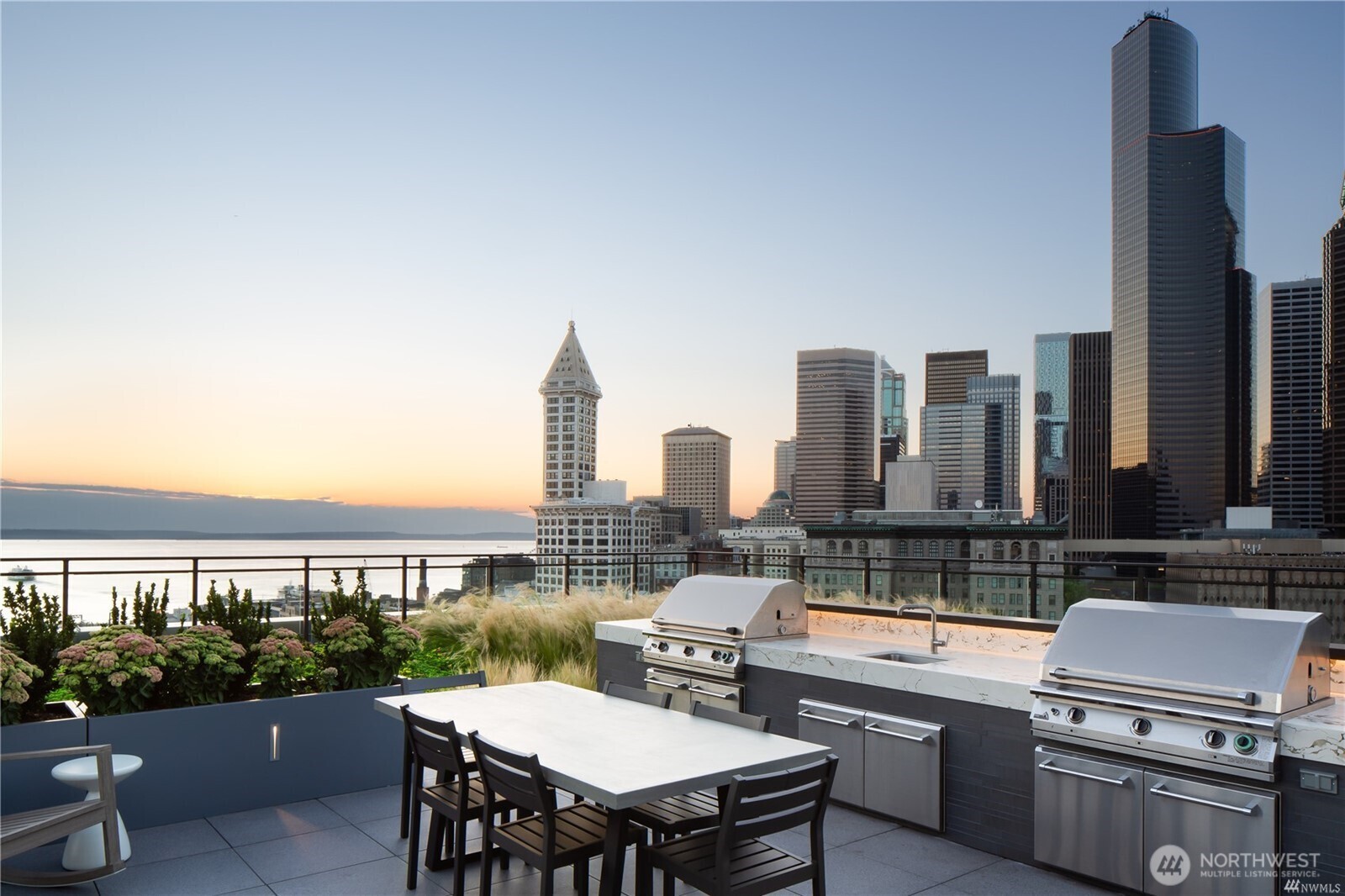 450 South Main Street, Unit 809 Seattle, WA 98104 - Photo 4 of 34 Gallery Image 4