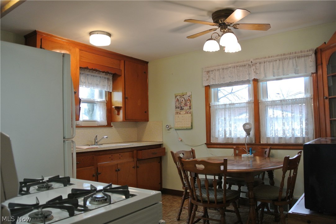 13220 Hathaway Road Cleveland, OH 44125 - Photo 11 of 27 Kitchen