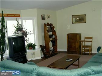 289 Gross Road Quakertown, PA 18951 - Photo 2 of 6 Living Room