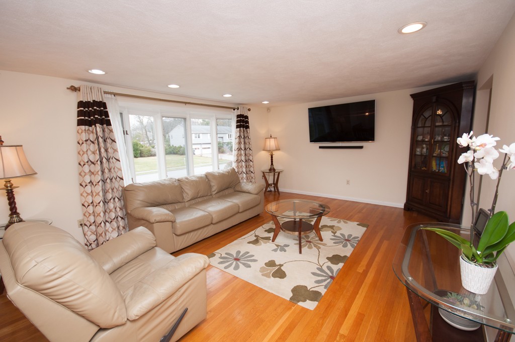17 Burning Tree Road Natick, MA 01760 - Photo 5 of 19 Gallery Image 5