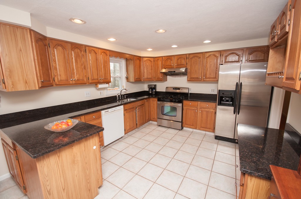 17 Burning Tree Road Natick, MA 01760 - Photo 7 of 19 Gallery Image 7