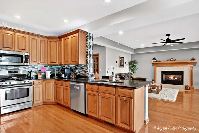 $975,000 | 5012 West Lake Shore Drive, Wonder Lake, IL 60097