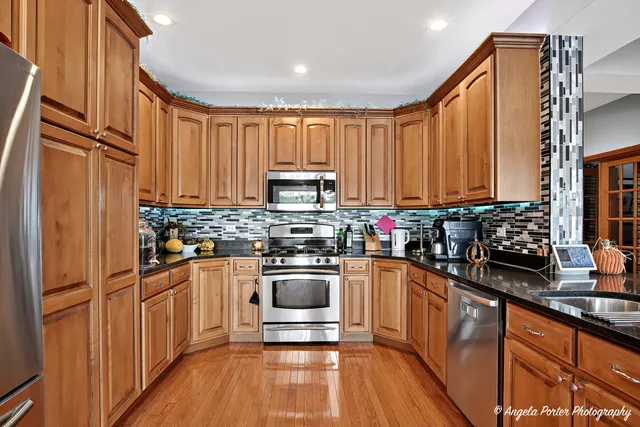 $975,000 | 5012 West Lake Shore Drive, Wonder Lake, IL 60097