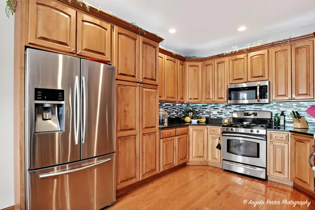 $975,000 | 5012 West Lake Shore Drive, Wonder Lake, IL 60097