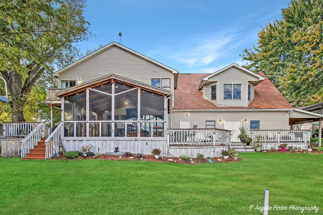 $975,000 | 5012 West Lake Shore Drive, Wonder Lake, IL 60097