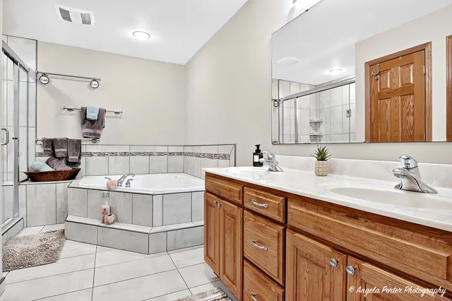 $975,000 | 5012 West Lake Shore Drive, Wonder Lake, IL 60097