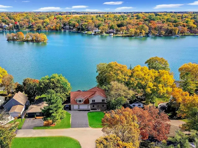 $975,000 | 5012 West Lake Shore Drive, Wonder Lake, IL 60097