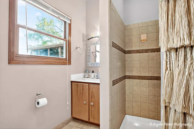 $975,000 | 5012 West Lake Shore Drive, Wonder Lake, IL 60097