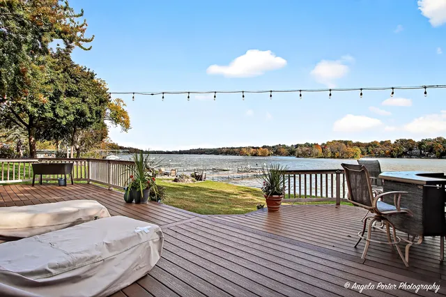 $975,000 | 5012 West Lake Shore Drive, Wonder Lake, IL 60097