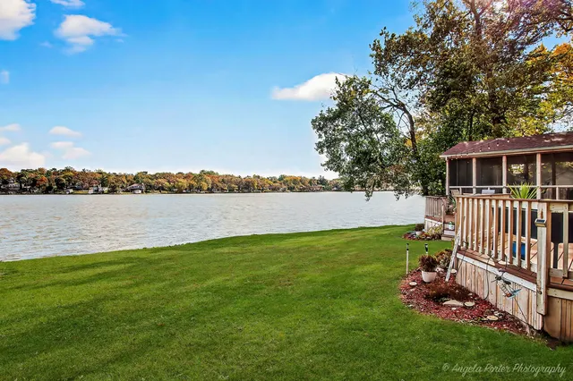 $975,000 | 5012 West Lake Shore Drive, Wonder Lake, IL 60097