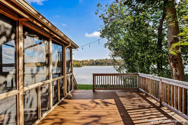 $975,000 | 5012 West Lake Shore Drive, Wonder Lake, IL 60097