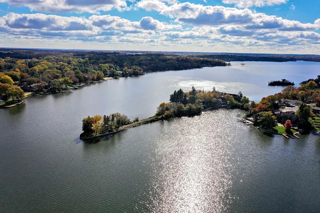 $975,000 | 5012 West Lake Shore Drive, Wonder Lake, IL 60097