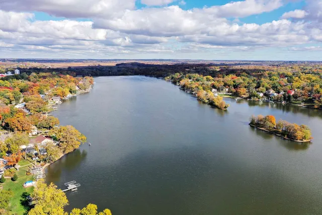 $975,000 | 5012 West Lake Shore Drive, Wonder Lake, IL 60097