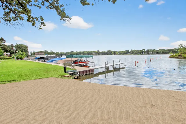 $975,000 | 5012 West Lake Shore Drive, Wonder Lake, IL 60097