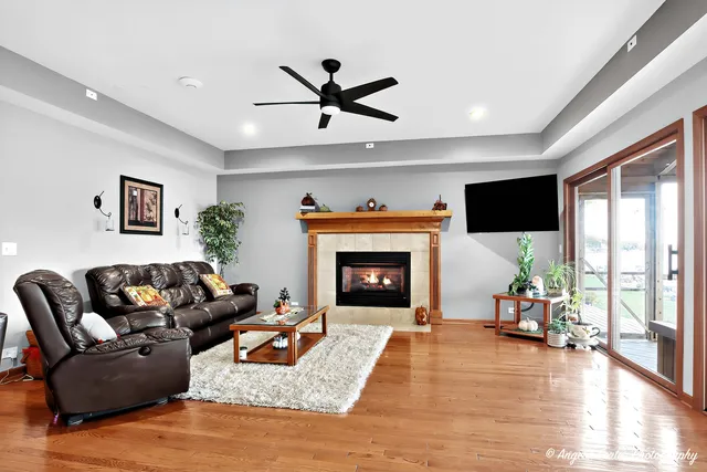 $975,000 | 5012 West Lake Shore Drive, Wonder Lake, IL 60097