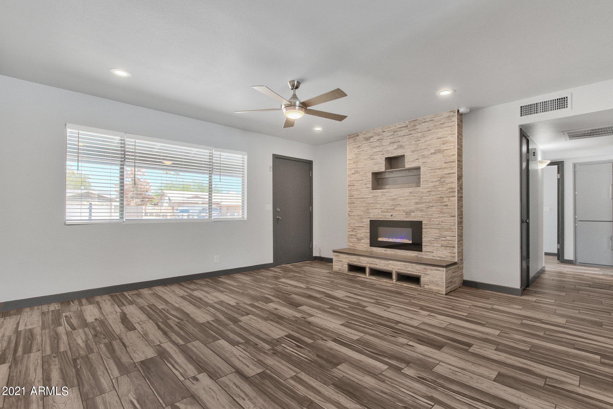 7413 West Hatcher Road Peoria, AZ 85345 - Photo 3 of 28 06