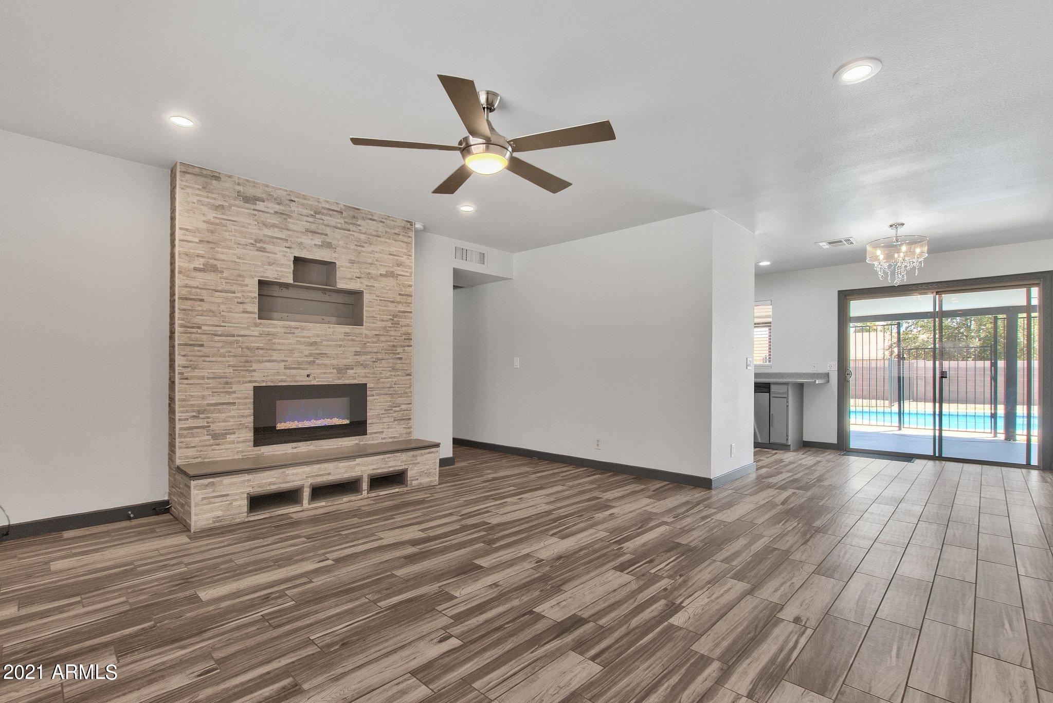 7413 West Hatcher Road Peoria, AZ 85345 - Photo 4 of 28 07