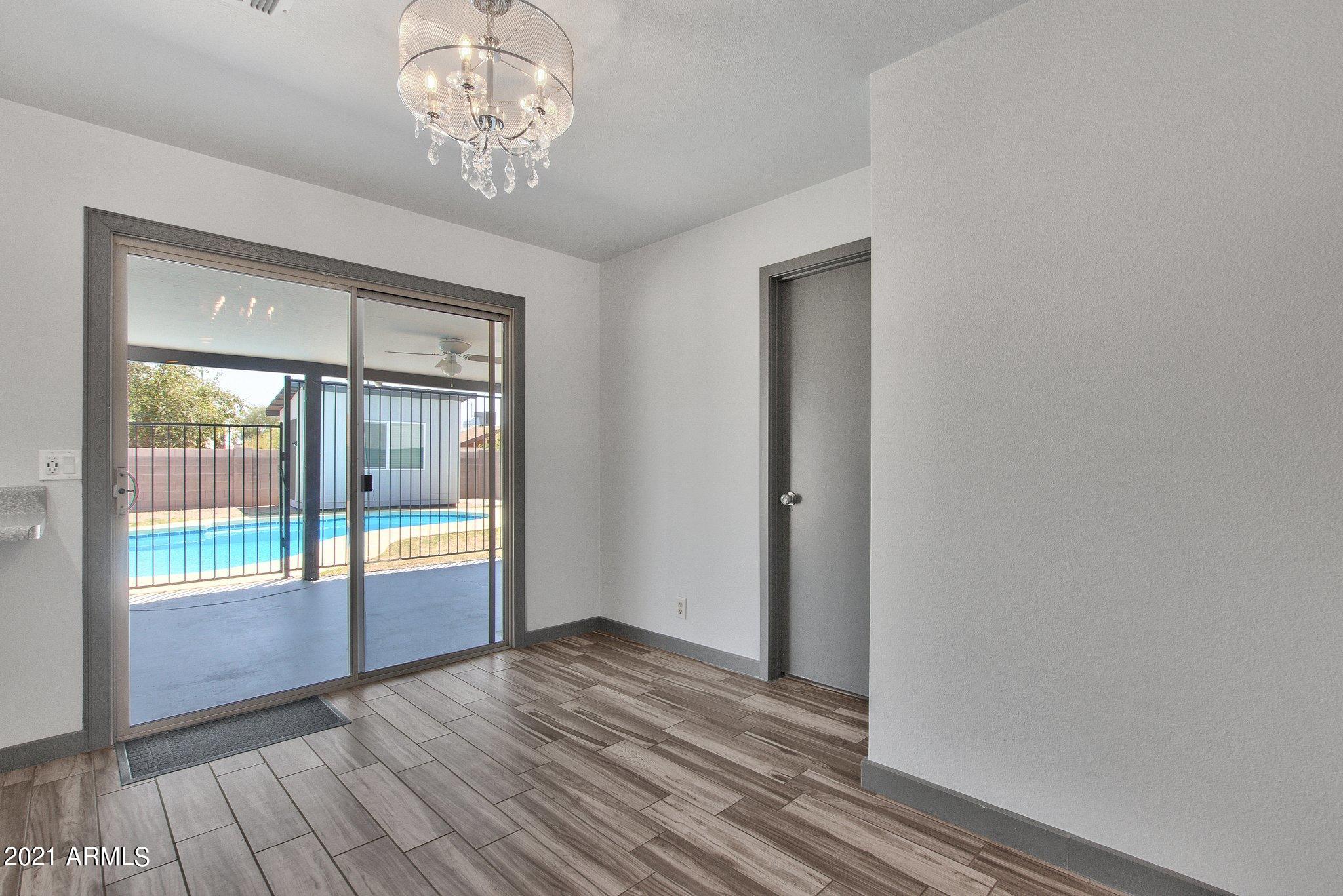 7413 West Hatcher Road Peoria, AZ 85345 - Photo 5 of 28 08