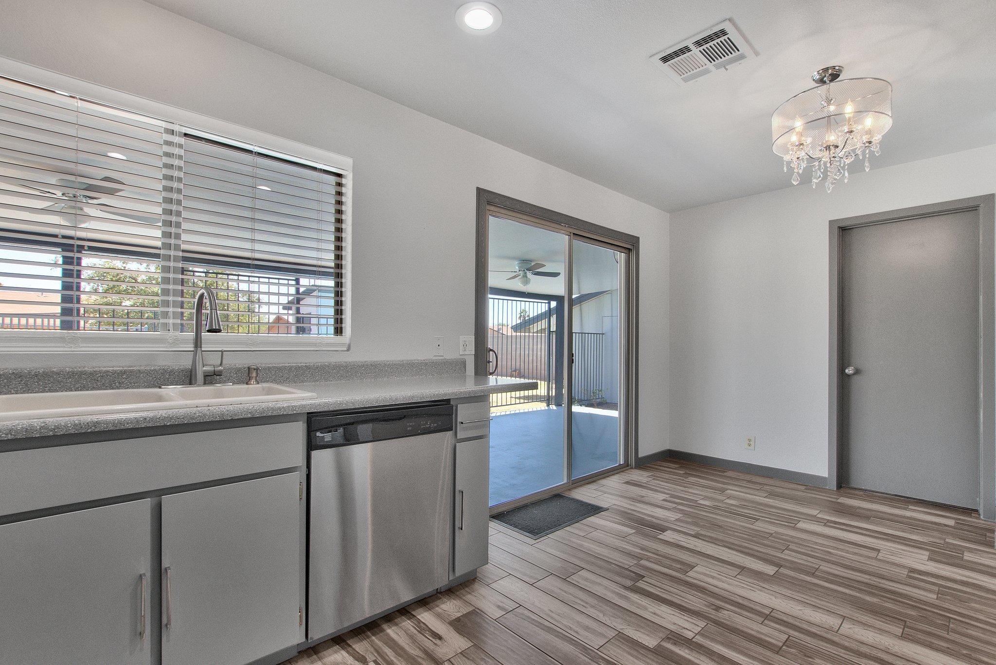 7413 West Hatcher Road Peoria, AZ 85345 - Photo 7 of 28 10