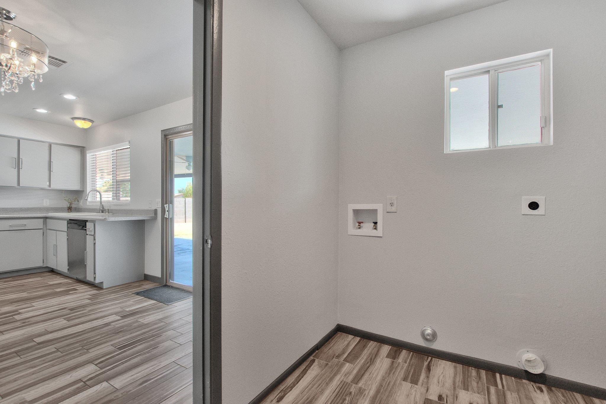 7413 West Hatcher Road Peoria, AZ 85345 - Photo 10 of 28 13