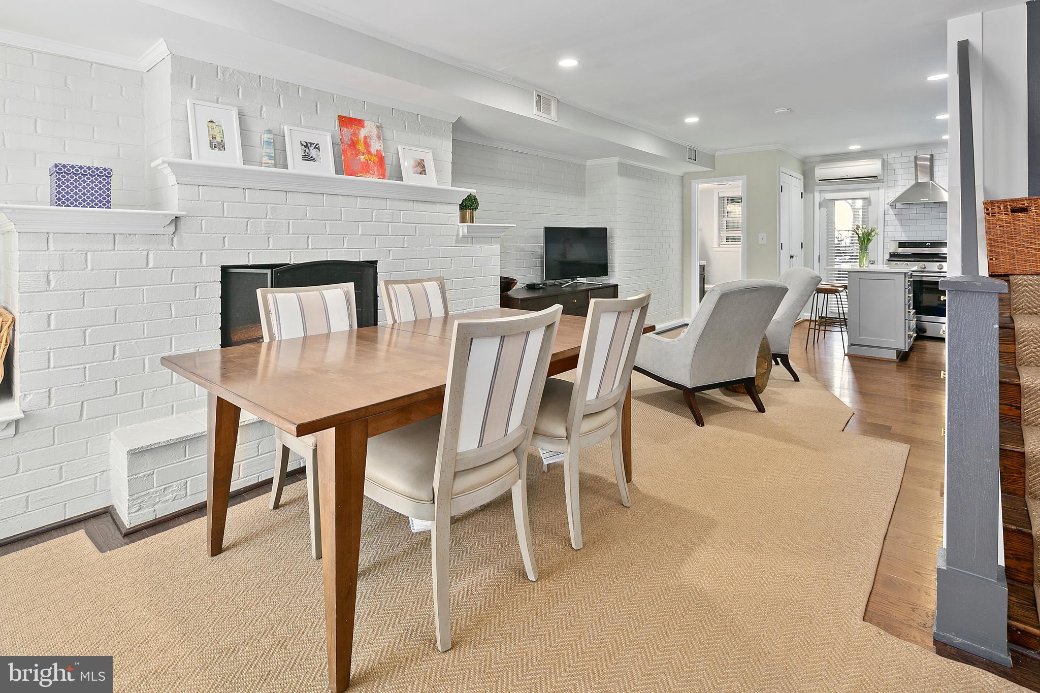 228 11th Street Southeast Washington, DC 20003 - Photo 4 of 31