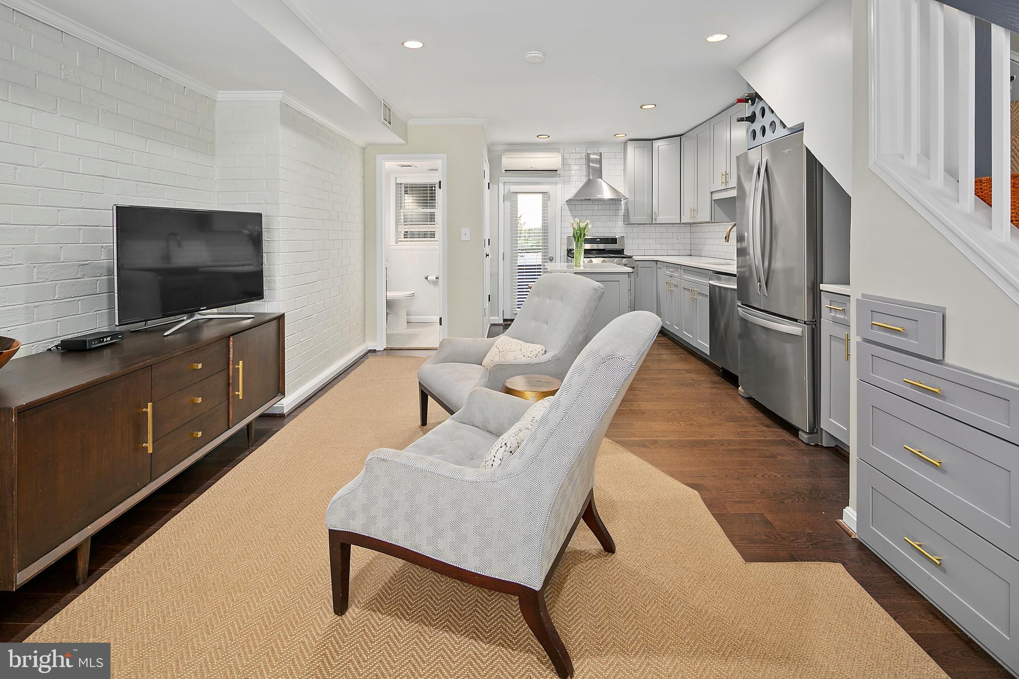 228 11th Street Southeast Washington, DC 20003 - Photo 5 of 31