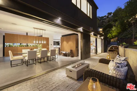$4,695,000 | 10558 Fontenelle Way, Los Angeles, CA 90077