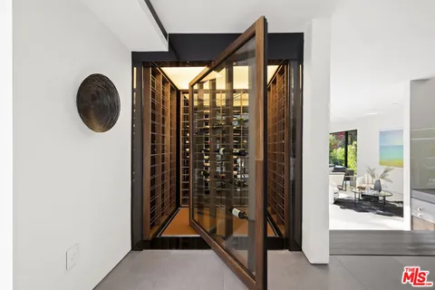 $4,695,000 | 10558 Fontenelle Way, Los Angeles, CA 90077