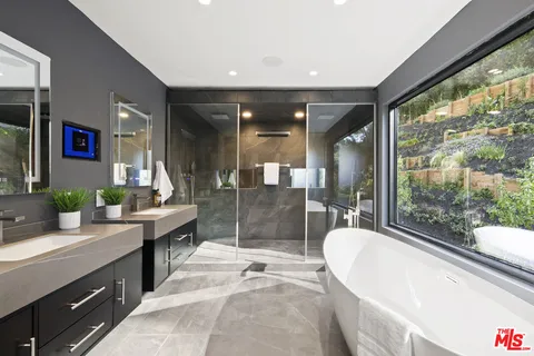 $4,695,000 | 10558 Fontenelle Way, Los Angeles, CA 90077