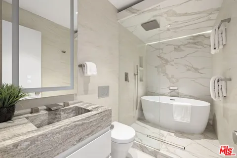 $4,695,000 | 10558 Fontenelle Way, Los Angeles, CA 90077