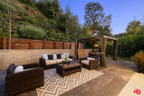 $4,695,000 | 10558 Fontenelle Way, Los Angeles, CA 90077
