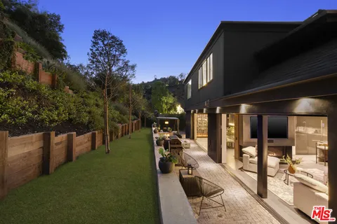 $4,695,000 | 10558 Fontenelle Way, Los Angeles, CA 90077